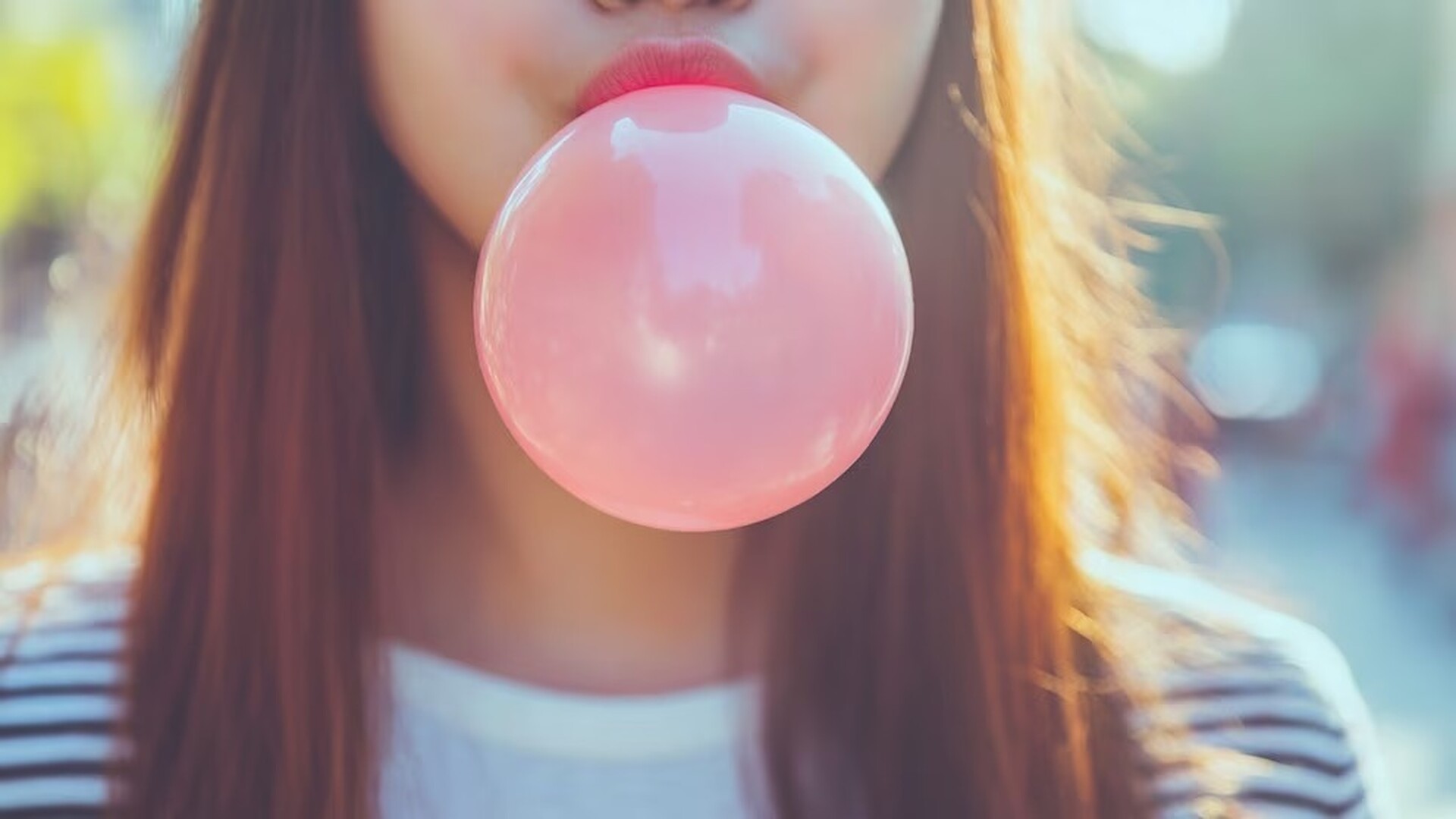 Los odontólogos explican por qué limitar el uso continuo del chicle puede minimizar riesgos y maximizar beneficios.  Imagen tomada de Infobae.