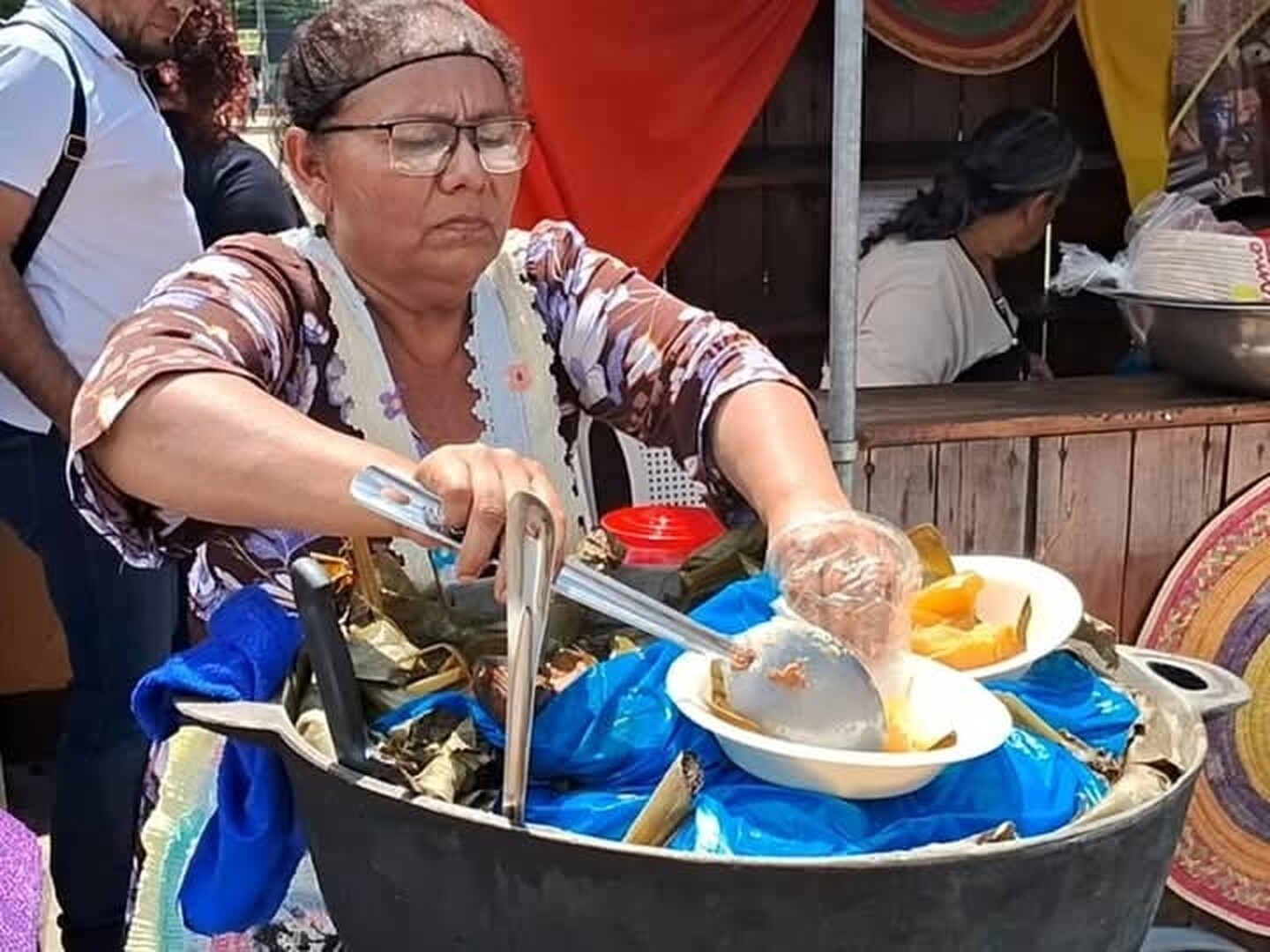 El Festival del Baho y Fresco de Cacao se realizó con el objetivo de preservar y promover nuestra gastronomía, resaltando su aporte ancestral en la cultural. Imagen tomada de La Primerísima.