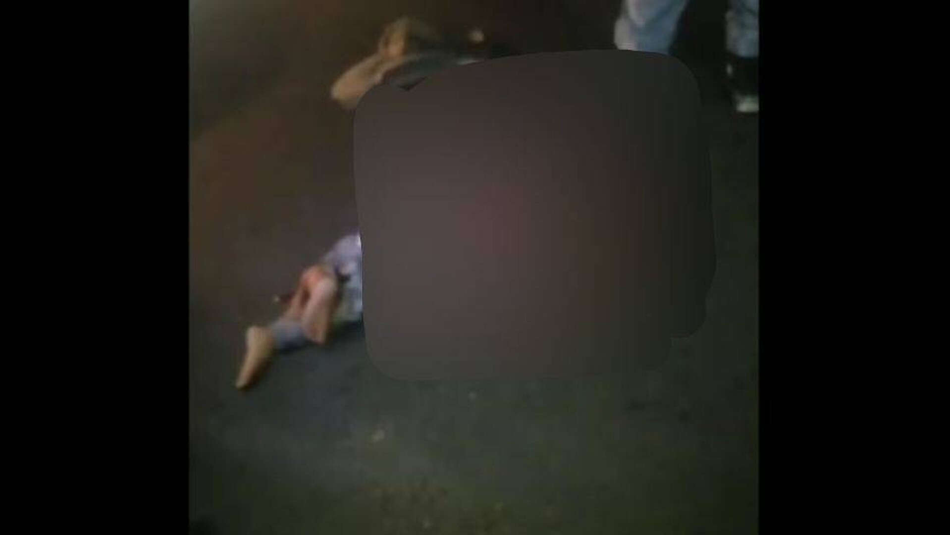 El menor quedó tendido en el pavimento, fue trasladado a centro asistencial pero lamentablemente falleció