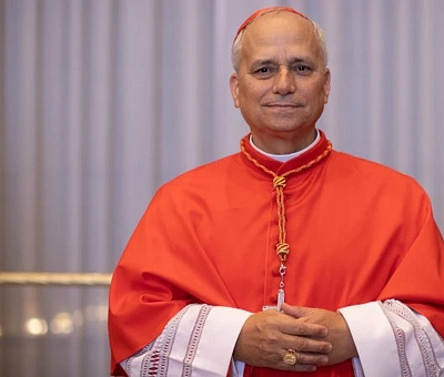León XIV cenó con los cardenales en Santa Marta.  Imagen tomada de Aciprensa.