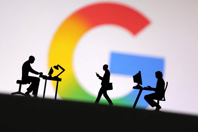 La función reproduce la voz del hablante con tono, pausas y estilo originales, facilitando interacciones naturales entre personas que no comparten el mismo idioma, tanto en entornos laborales como educativos.  Imagen tomada de Infobae.