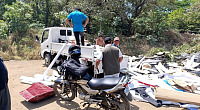 Durante inspecciones las autoridades han decomisado ocho carretones.  Imagen tomada de Vos TV.