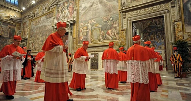 Cardenales en conclave para la elegir al sucesor de San Pedro