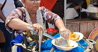 El Festival del Baho y Fresco de Cacao se realizó con el objetivo de preservar y promover nuestra gastronomía, resaltando su aporte ancestral en la cultural.  Imagen tomada de La Primerísima.